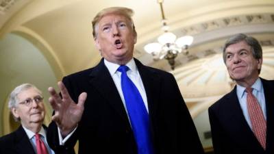 Donald Trump podrá seguir buscando fondos entre los presupuestos federales para financiar el muro fronterizo.