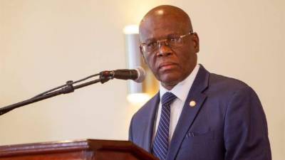 Joseph Jouthe, primer ministro de Haití, quien solo cuatro días antes había informado del cierre de la frontera con República Dominicana como medida de prevención de la epidemia del COVID-19.