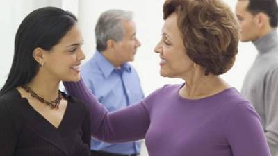 Llevar a cenar a tus suegros a algún lugar diferente o hacer turismo por algún pueblecito de montaña, puede hacerte ganar un par de puntos.