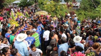 Ayer, pobladores, familiares y amigos dieron el último adiós al alcalde Santiago Mejía.
