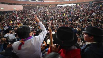 Indígenas participan en una concentración este jueves en la Casa Cultural de Quito (Ecuador). EFE/Paolo Aguilar