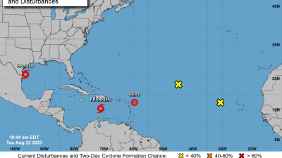 Localización de cinco sistemas tropicales formados en el Atlántico. La tormenta tropical Hillary (no aparece en imagen) ya se disipó en la costa pacífica de Estados Unidos.