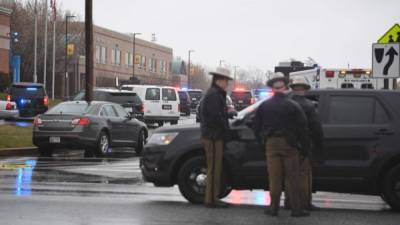 Un tiroteo ocurrido la mañana de hoy en una escuela de secundaria de Great Mills (Maryland, EEUU) dejó dos heridos graves, y el autor de los disparos muerto, informaron las autoridades locales.