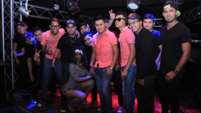 Los integrantes del Grupo Kandela posan para el lente de LA PRENSA.