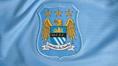 Manchester City players form a guard of honour for the Liverpool players as they make their way onto the pitch after capturing the league title last week, ahead of the English Premier League football match between Manchester City and Liverpool at the Etihad Stadium in Manchester, north west England, on July 2, 2020. (Photo by PETER POWELL / POOL / AFP) / RESTRICTED TO EDITORIAL USE. No use with unauthorized audio, video, data, fixture lists, club/league logos or 'live' services. Online in-match use limited to 120 images. An additional 40 images may be used in extra time. No video emulation. Social media in-match use limited to 120 images. An additional 40 images may be used in extra time. No use in betting publications, games or single club/league/player publications. /