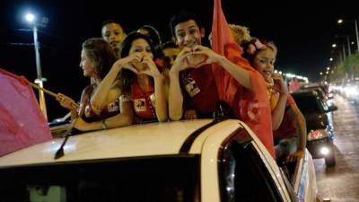 Los brasileños salieron a las calles a celebrar los primeros resultados de las elecciones.