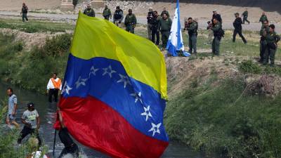 Texas y Arizona temen una nueva avalancha de inmigrantes tras suspenderse el título 42 en los próximos días.