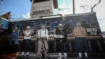 Los líderes de las pandillas también son tema en las cárceles, dando un ambiente de temor a quien entra en su territorio.