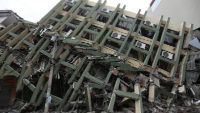 El sismo en Ecuador dejó por los menos 233 muertos, miles de damnificados e incalculables daños en infraestructura.