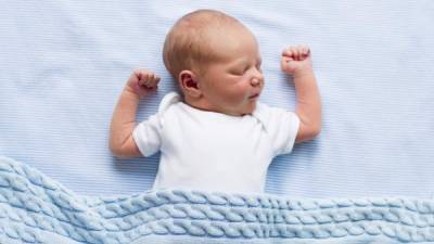 La mejor posición para los bebés a la hora de dormir es la de boca arriba, según los investigadores.