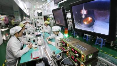Trabajadores de una fábrica en Huaibei, en la provincia china de Anhui.