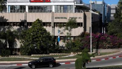 Como muchos otros países que tienen relaciones diplomáticas con Israel, la embajada guatemalteca se encuentra actualmente en la ciudad de Tel Aviv.