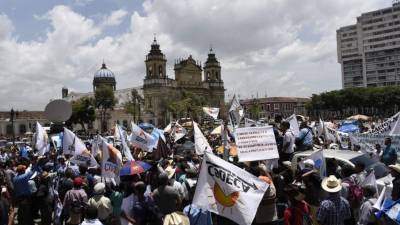 Decenas de personas salieron a las calles para rechazar la decisión del presidente Jimmy Morales de querer sacar al jefe de la Cicig.