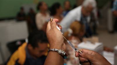 Las vacunas se aplicarán en centros de salud, Seguro Social y hospitales públicos.