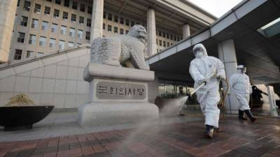 Más de 2,000 personas han muerto en China por el corovirus que se expande rápidamente por el mundo./AFP.