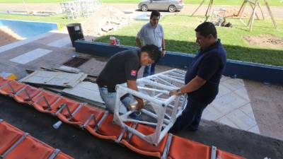 Las estructuras metálicas del escenario empezaron a ser colocadas.