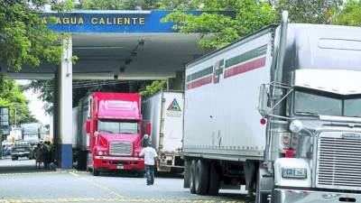 Además del tránsito de personas, por la aduana Agua Caliente circula mercadería en grandes proporciones.