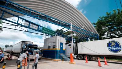 <b><span class=mln_uppercase_mln>Comercio.</span></b> Camiones transitan por la aduana de Corinto ubicada en el departamento de Cortés.<span class=mln_uppercase_mln> archivo</span>