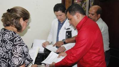 Los representantes del Colegio Médico llegaron a la secretaría municipal.