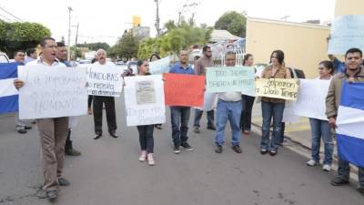 Las protestas ayer por la mañana.