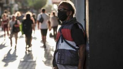 Costa Rica mantiene cerradas sus fronteras para el ingreso de extranjeros, ha suspendido el curso lectivo y eventos masivos, y ordenó el cierre de sitios como bares, discotecas, parques, parques nacionales, playas, entre otros, como medidas de prevención. EFE/Jeffrey Arguedas