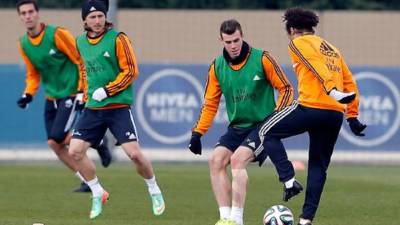 Gareth entrenó esta mañana, pero al finalizar la rutina abandonó la concentración.