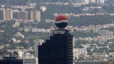 Una panorámica de Caracas (Venezuela) en la que se observa un globo publicitario de la marca Pepsi que se encuentra ubicado en la punta de un edificio caraqueño. EFE/Archivo