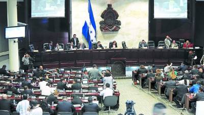 Congreso reanuda hoy sesiones, pero es incierta la votación de magistrados.