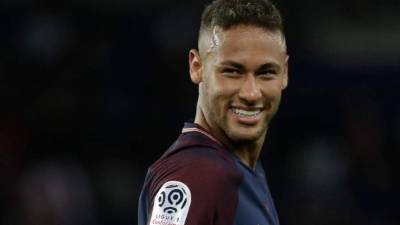 El PSG le pagó 222 millones de euros al FC Barcelona en agosto de 2017 por los servicios de Neymar. FOTO AFP