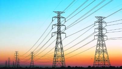 En el país se produce energía limpia a través de diversos proyectos; también se compra energía térmica para suplir la demanda nacional.