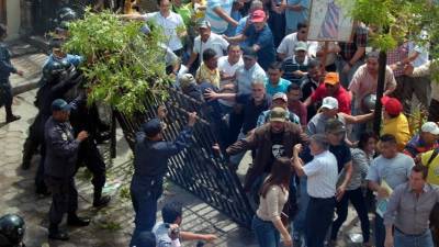 La semana anterior irrumpieron en la Corte.