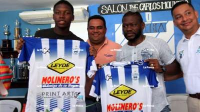 'Tyson' Núñez y su hijo Josué fueron presentados como nuevos refuerzos del Victoria.