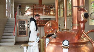 En la abadía viven y trabajan unos 13 monges de la orden trapense.