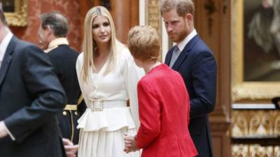 Ivanka Trump (C), daughter of US President Donald Trump, and Britain's Prince Harry, Duke of Sussex, (R) view displays of US items of the Royal Collection at Buckingham palace at Buckingham Palace in central London on June 3, 2019, on the first day of the US president and First Lady's three-day State Visit to the UK. - Britain rolled out the red carpet for US President Donald Trump on June 3 as he arrived in Britain for a state visit already overshadowed by his outspoken remarks on Brexit. (Photo by Tolga AKMEN / various sources / AFP)