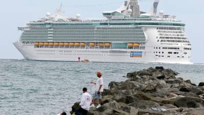 El barco es el más nuevo de Carnival Cruise y cuenta con la primera montaña rusa en el mar,.