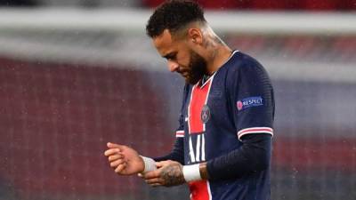 Neymar habría aceptado seguir en el PSG.