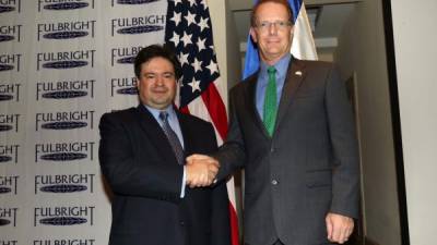 Guillermo Bueso Anduray y el embajador James Nealon . Fotos: Andro Rodríguez.