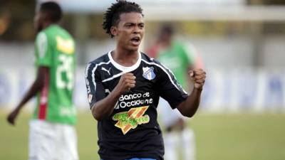 El jugador Víctor Moncada cambió la historia en cuestión de minutos y con esto le da un respiro al Honduras Progreso.