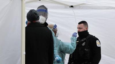 El Gobierno de Biden buca reducir el tiempo de incapacidad para los infectados de covid 19.