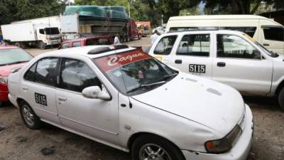 El taxi que porta el registro legal es el tipo turismo según informaron las autoridades.