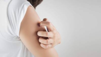 La dermatitis atópica puede causar laceraciones graves en la piel por el continuo rascado.