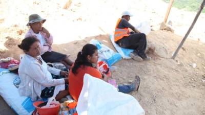 Desde hace 15 días, los familiares de los ocho mineros soterrados el año pasado en la mina Cuculmeca están trabajando en la explotación. Fotos: Andro Rodríguez