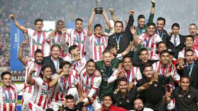 Brayan Beckeles logró el ascenso a la Liga MX con el Necaxa.
