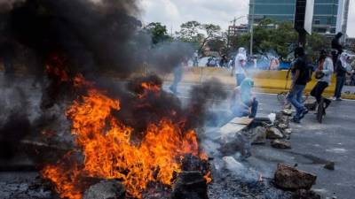 Las protestas que degeneran en violencia se han convertido en el pan de cada día en Caracas.