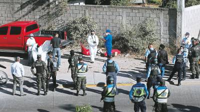 Escena. Agentes de la DPI levantaron evidencias en el lugar.