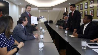 La Maccih se reunió ayer con los miembros del TSE para debatir sobre las reformas políticas que deben ser impulsadas.