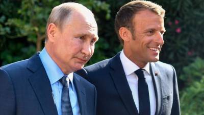 Los presidente de Rusia y Francia se reunieron en la residencia de verano del mandatario francés en el sur del país.