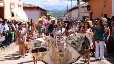 Los escolares de Lempira hacen gala de las tradiciones en este día.