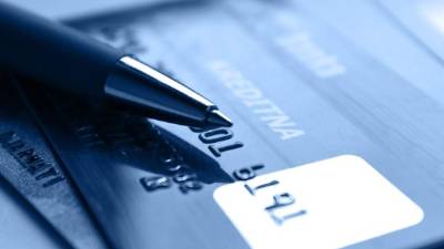 El sector bancario considera que la autorregulación, en base a oferta y demanda es el mejor control de la condiciones del mercado, pero los clientes necesitan educación financiera para escoger los servicios que más les convienen.