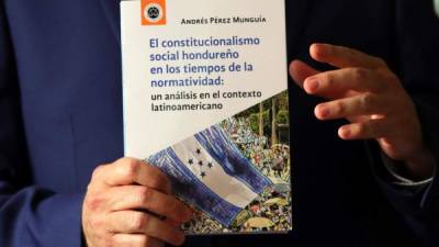 'El reto que plantea el libro es el efectivo cumplimiento de los derechos sociales', enfatizó Pérez Munguía.